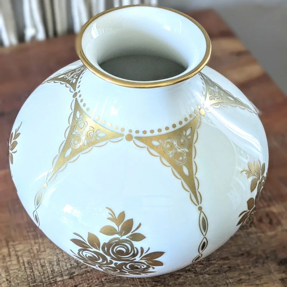 Vtg HUTSCHENREUTHER Hohenberg Germany Gold & White Bud Vase Roses Floral 6.5